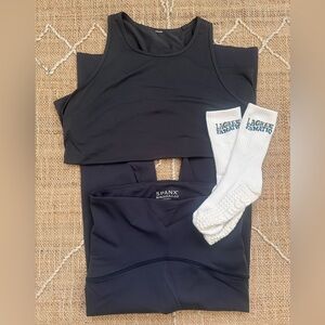 SPANX Booty Boost Leggings Keyhole Tank Dark Storm Souls Grip Socks Lagree M
